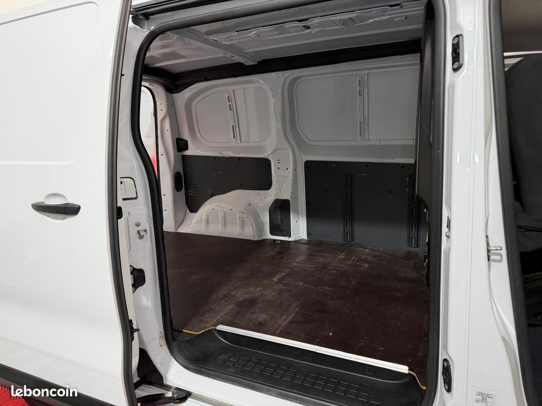 Peugeot expert 2.0 hdi 180 ch eat 8 asphalt M en 3 places en boite automatique / CarPlay / camera de recul / clim / garantie (image 9)