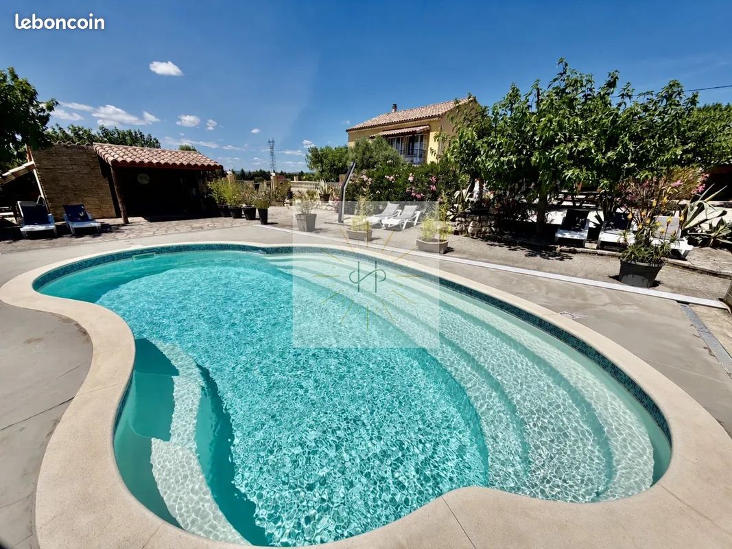 Maison 6 pièces 290 m² · à La Garde-Adhémar · 290 m² · 559 000 €