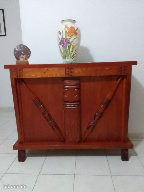 Meuble en bois exotique (image 1)