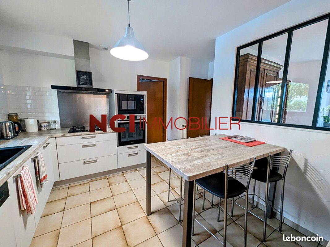 Maison 6 pièces 114 m² - Ambarès-et-Lagrave 33440 (image principale 3)