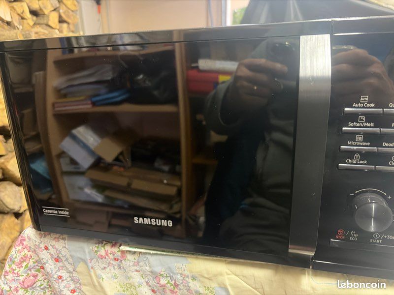 Micro-ondes Samsung 23 L – 800 W – Très bon état (image 1)