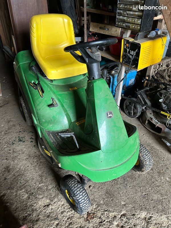 Tracteur tondeuse John Deere CR 125 F72 Hydro (image 1)