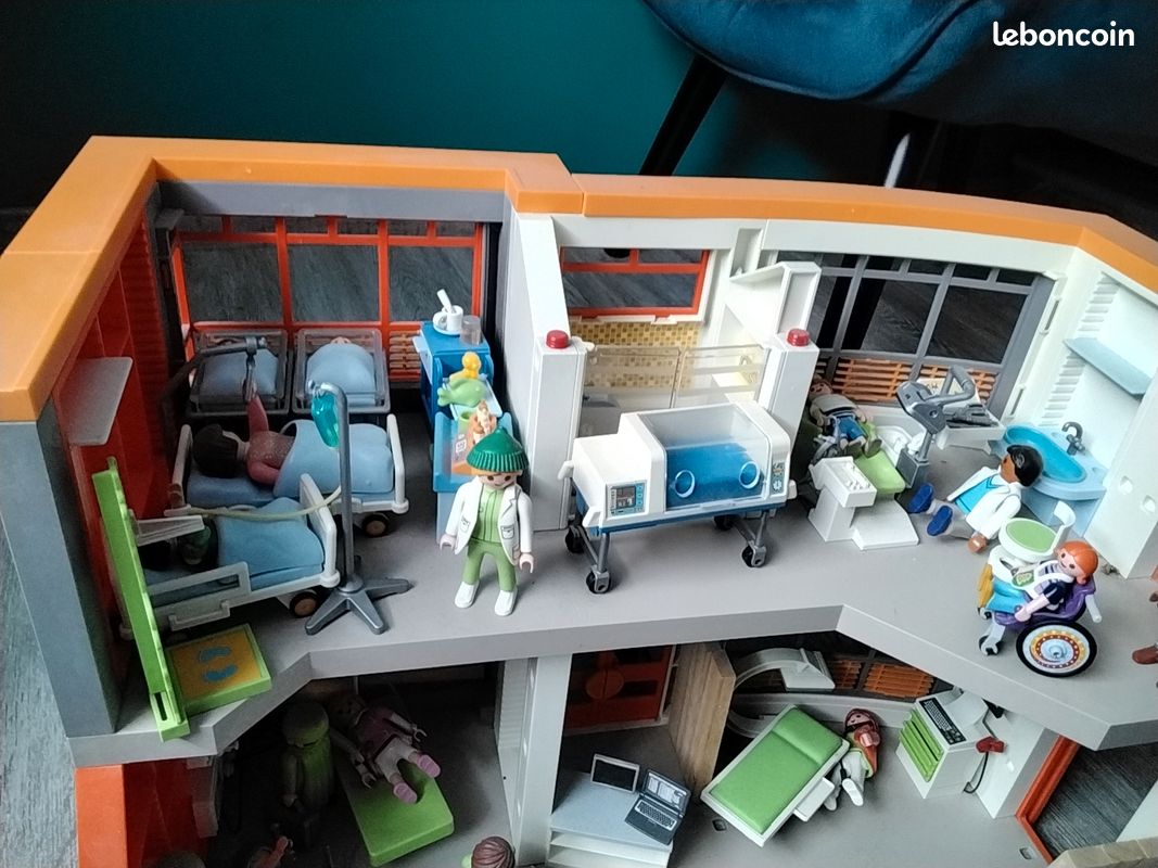 Hôpital et véhicules Playmobil (image 2)