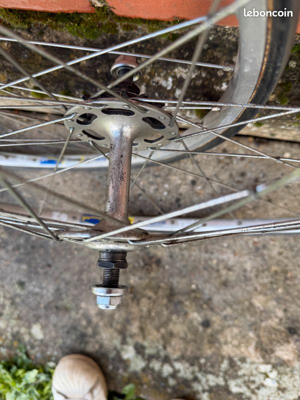 Roue arrière Mavic COSMIC complète - Équipements vélos