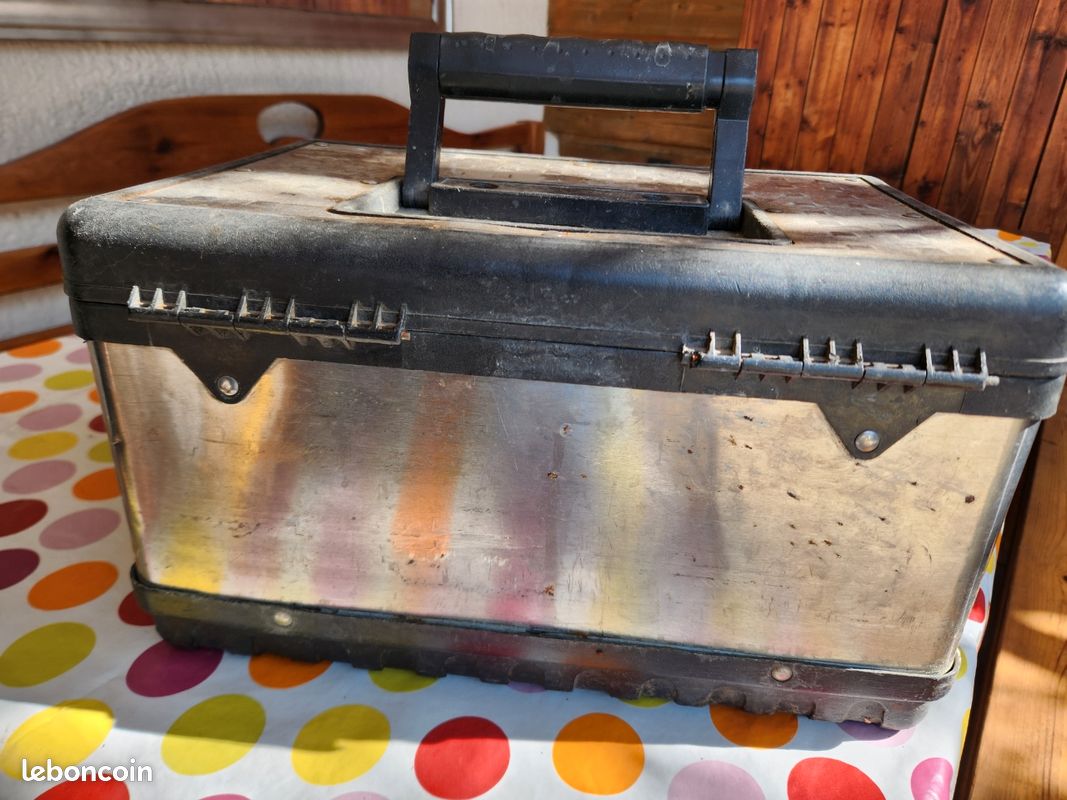 Boîte à outils en acier (image 2)