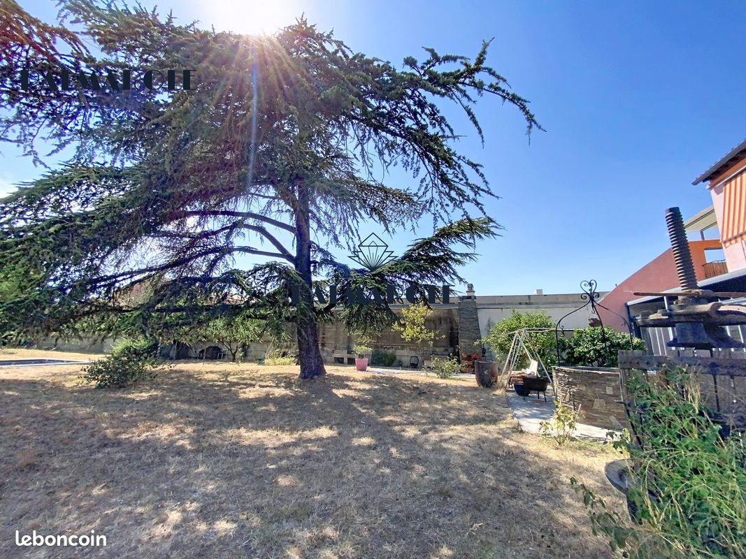 Maison 5 pièces 328 m² · à Pia · 328 m² · 180 000 €