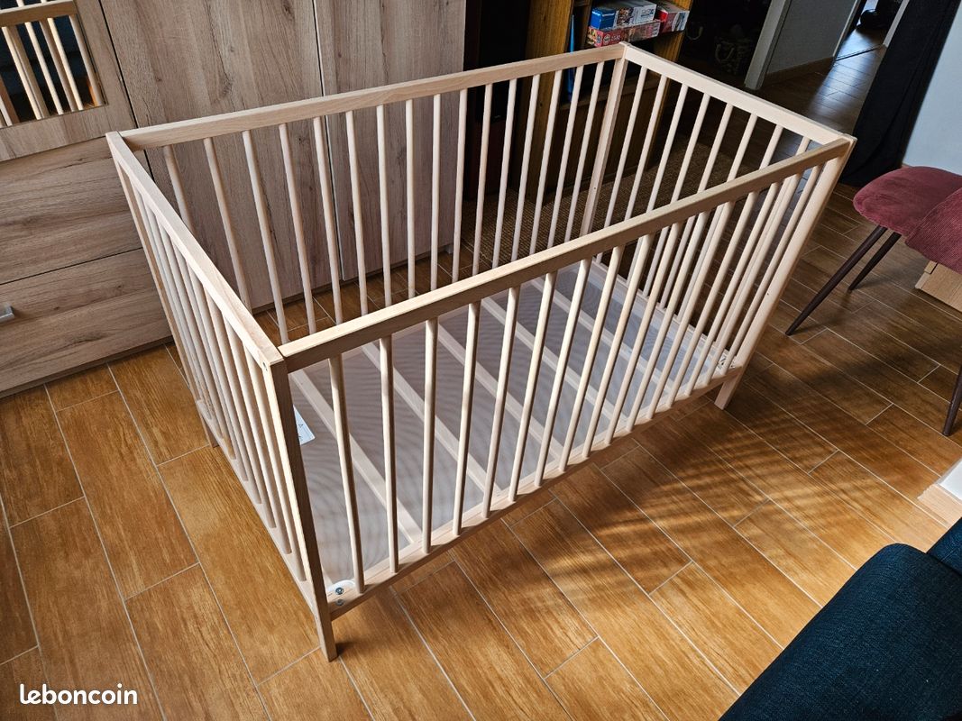 Lit bébé à barreaux (image 1)