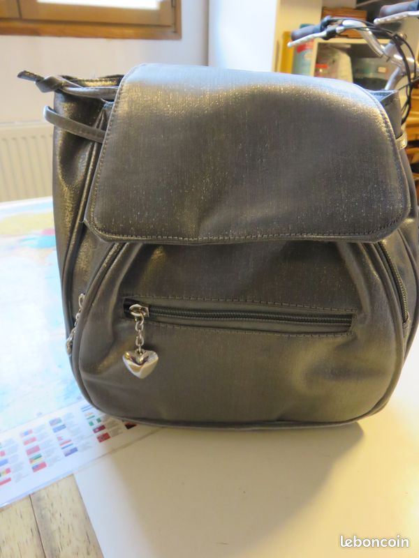 Sac à mains gris argenté avec petits coeurs (image 4)