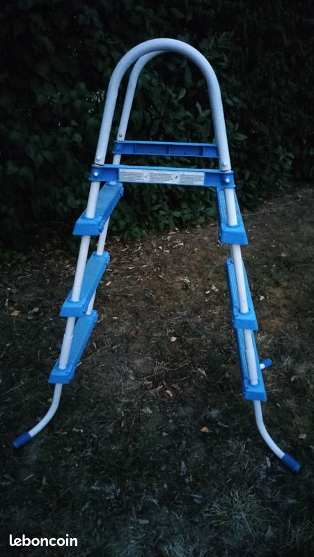 Échelle de piscine acier et plastique blanc/bleu – 4 marches (image 2)