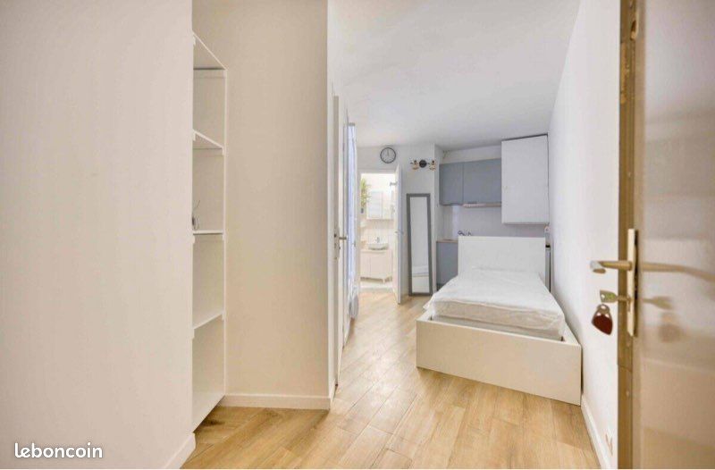 Appartement 1 pièce 15 m² · à Paris · 14,5 m² · 880 €
