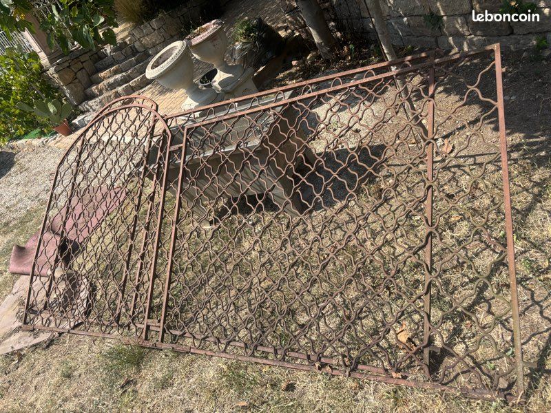 À vendre – Grilles et portails anciens en fer forgé (image 1)