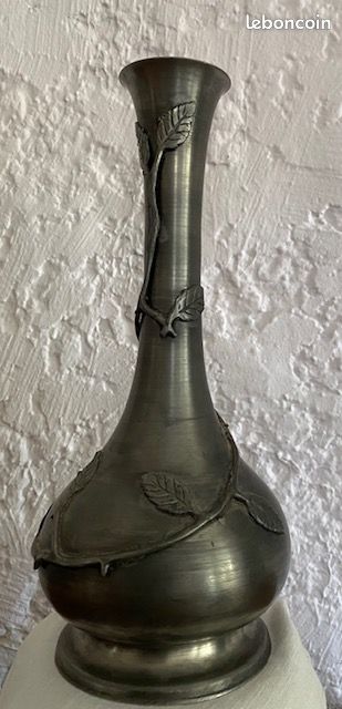 Vase en étain (image 1)