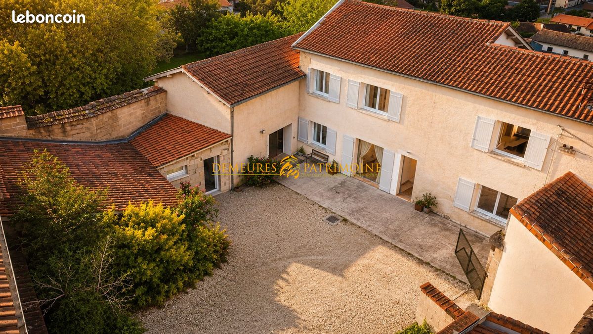 Maison 7 pièces 198 m² · à Nersac · 198 m² · 227 000 €