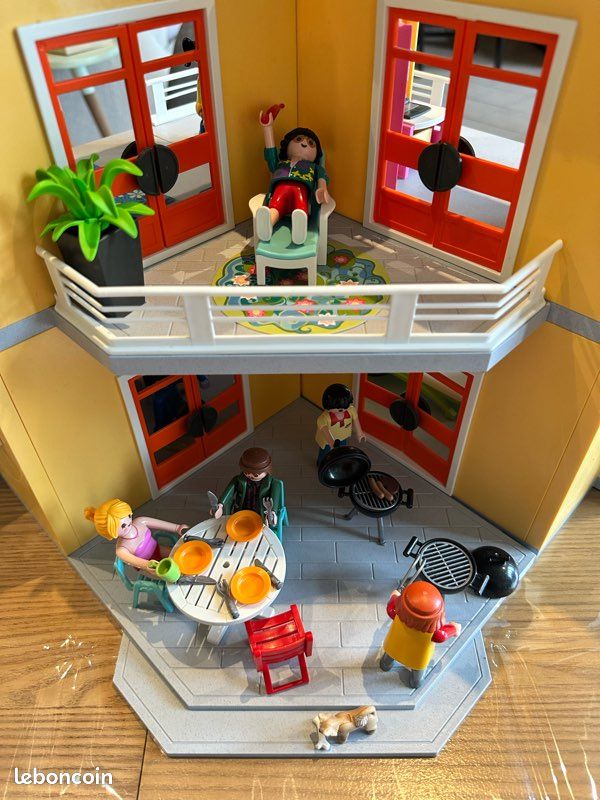 Maison playmobil City Life avec accessoires valeur neuf 305 (image 2)
