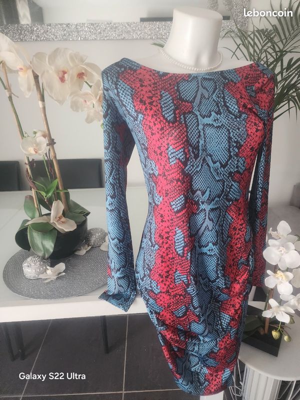 Une robe imprimée taille 36 marque NA-KD (image 16)