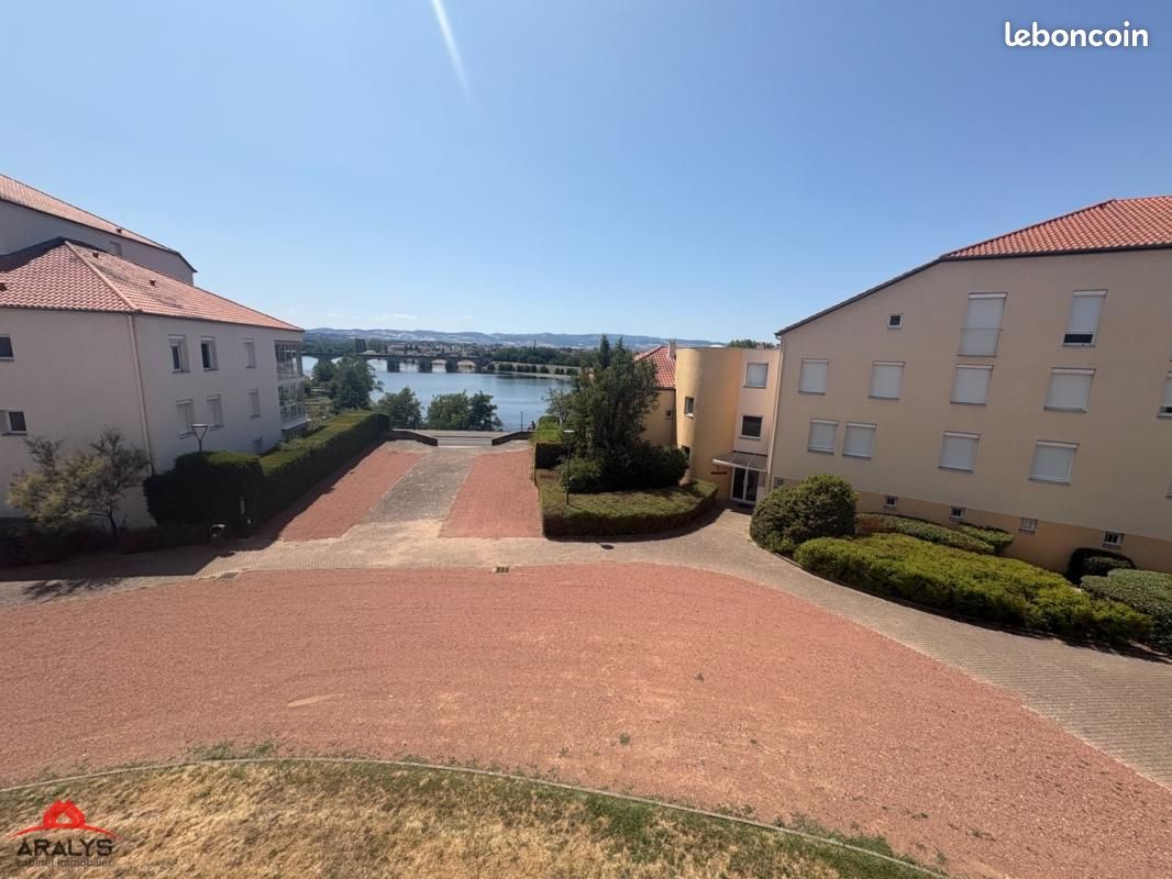 Appartement 3 pièces 74 m² · à Le Coteau · 74 m² · 650 €