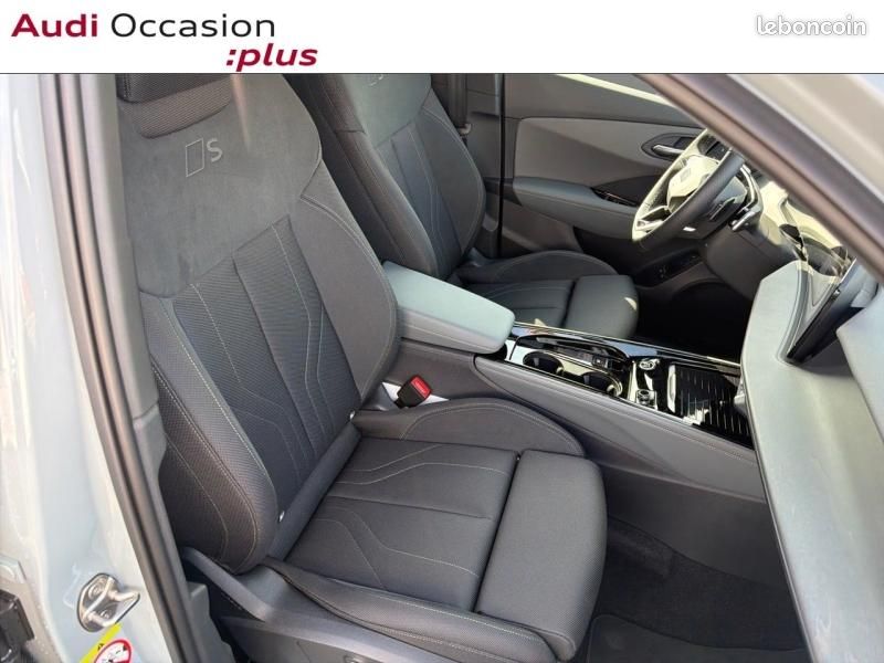 Audi Q3 1.5 e-hybrid 272ch S line S tronic 6 (image 14)