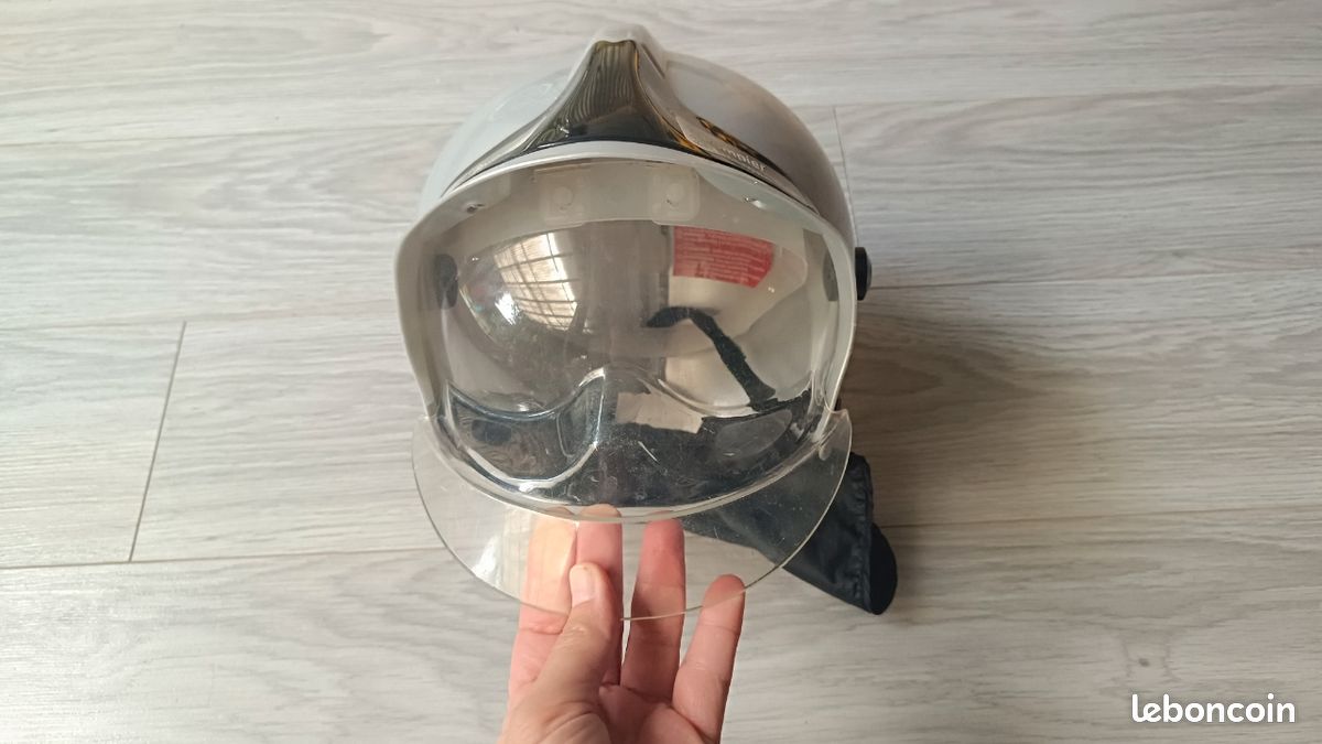 Casque pompier enfant avec visière jouet (image 4)