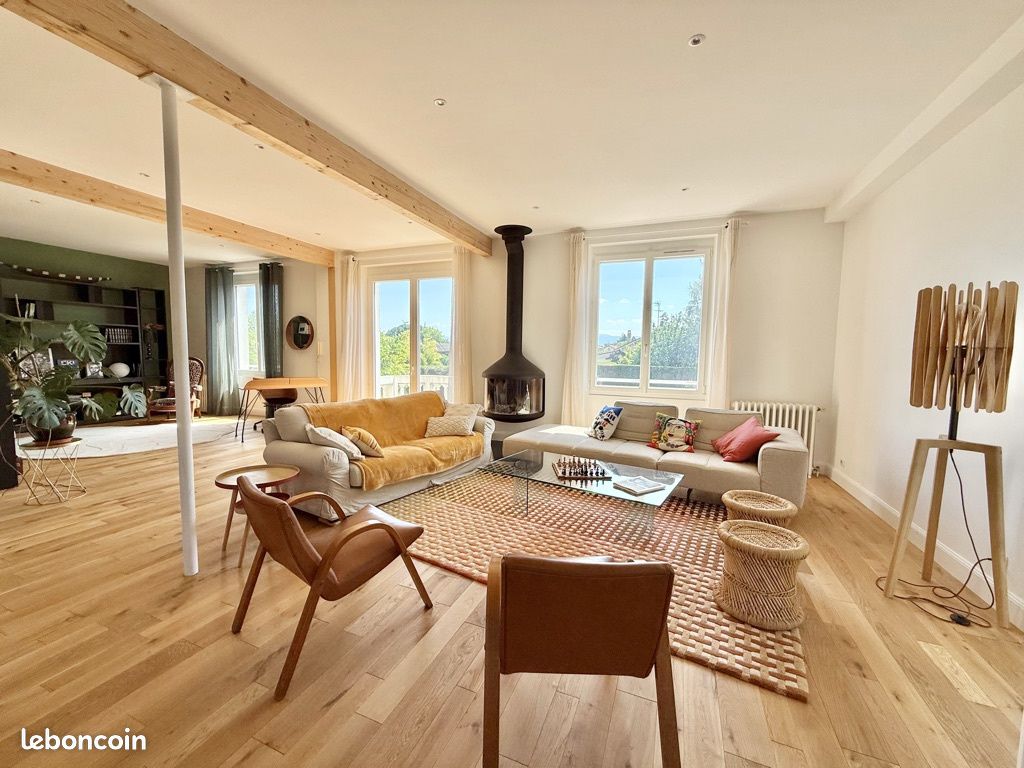 Maison 8 pièces 245 m² · à Guilherand-Granges · 245 m² · 649 900 €