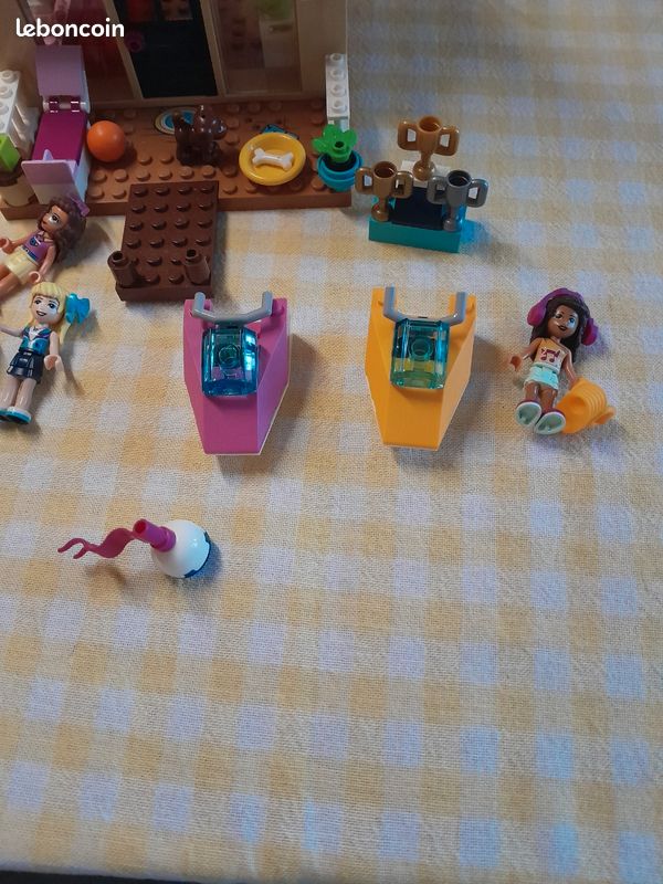 Lego junior 10763 : La maison au bord du lac de Stéphanie
Complet. Fourni avec boîte et notice.
Pas d'envoi possible (image 5)