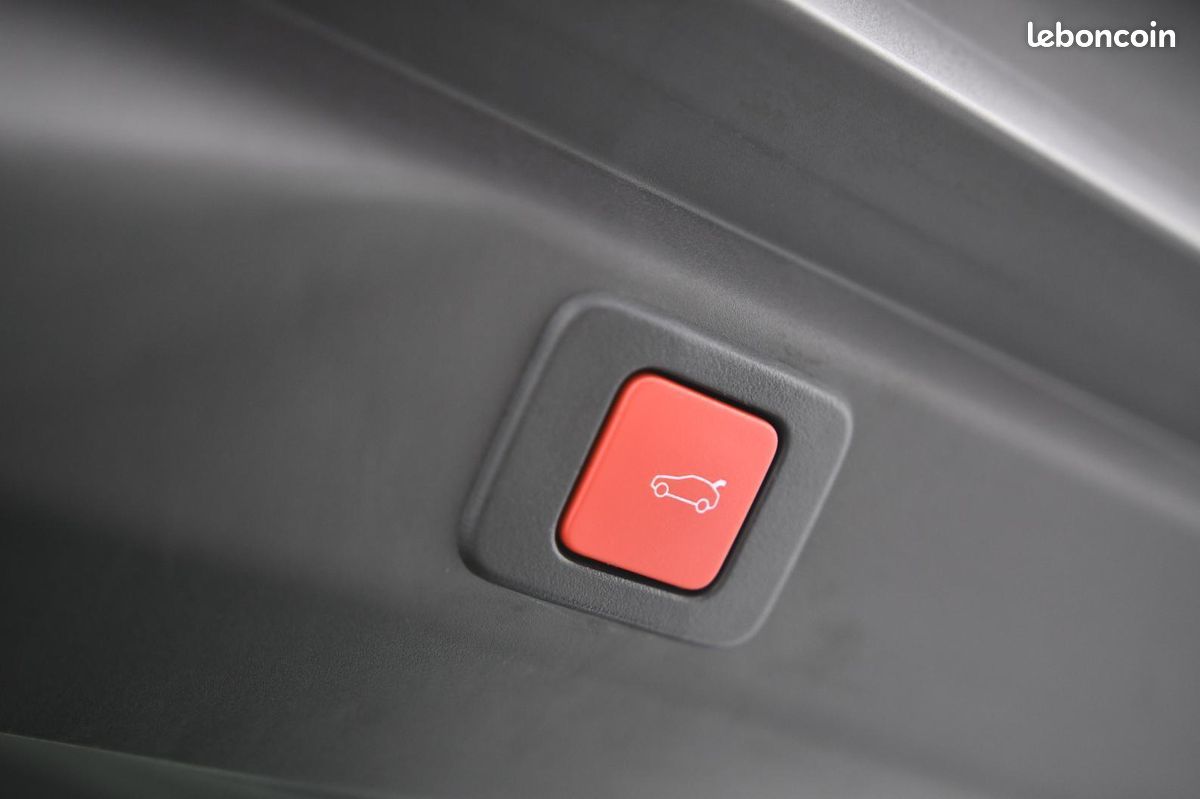 PEUGEOT 3008 Plug-in Hybrid 195 e-DCS7 GT FULL (image 19)