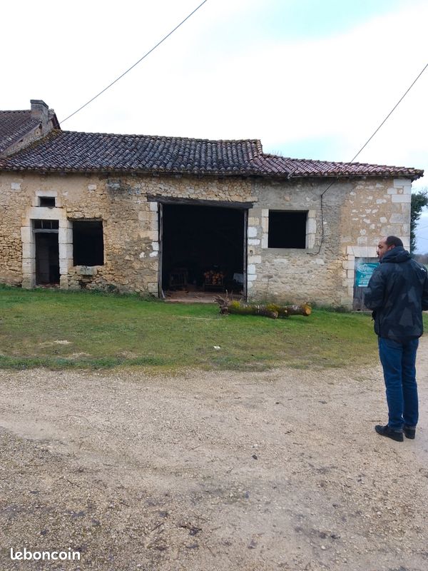 Maison 1 pièce 130 m² · à Agonac · 130 m² · 25 000 €