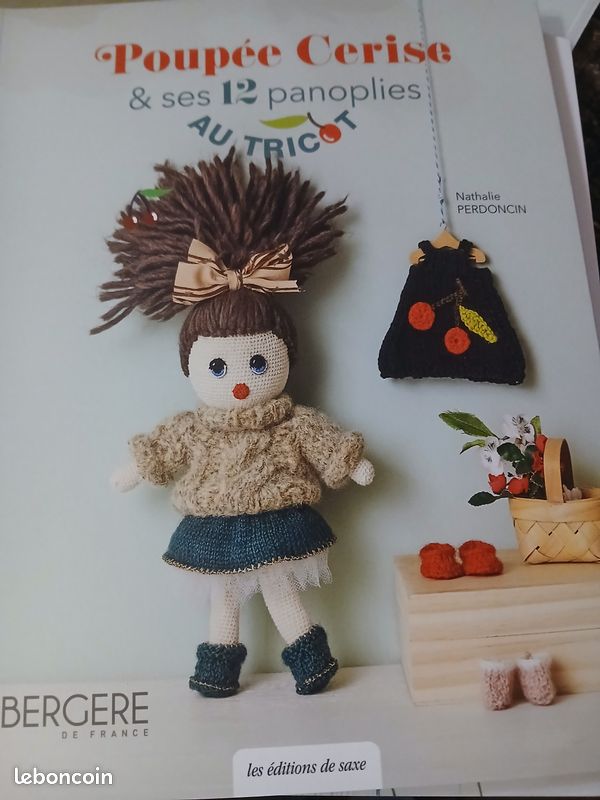 Livre crochet et couture "poupée Cerise et ses 12 panoplies"Neuf (image 1)