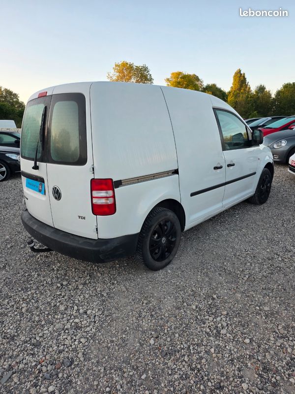 VOLKSWAGEN CADDY 1.6 TDI ATTELAGE 155Mkms (image 2)