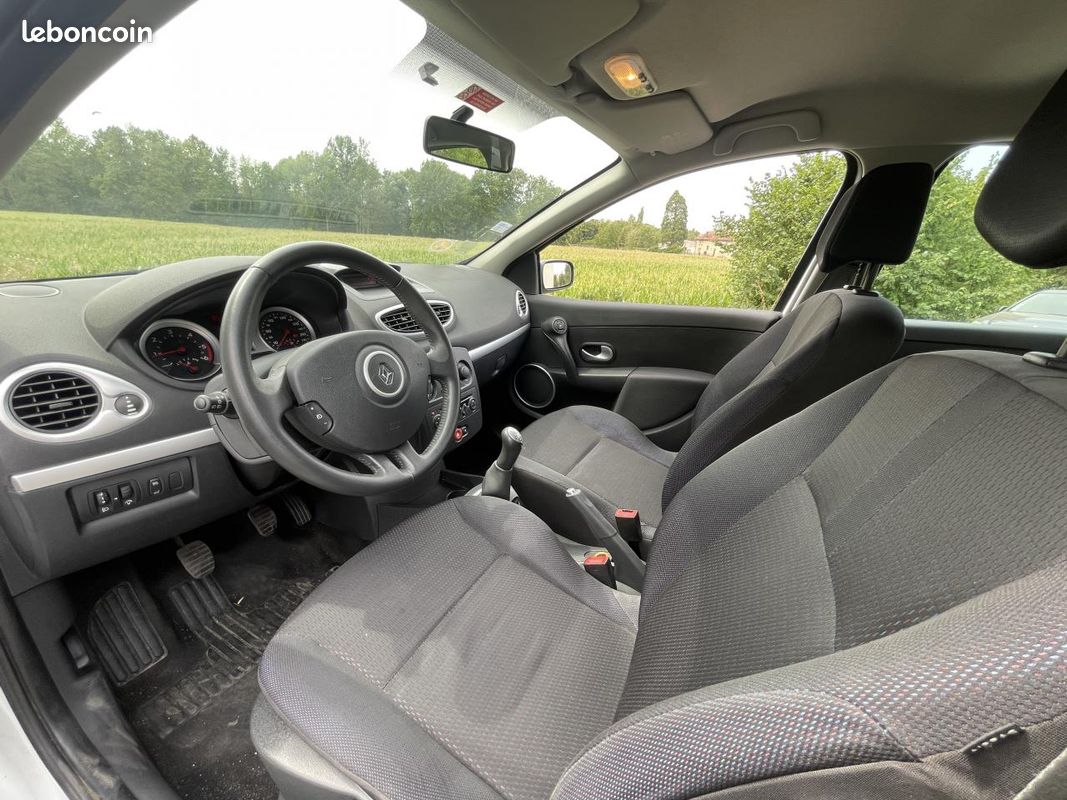 RENAULT CLIO III BERLINE 1.5 dCi 85 CV | PREMIERE MAIN - SORT DE REVISION - KIT DISTRIB FAIT (image 18)