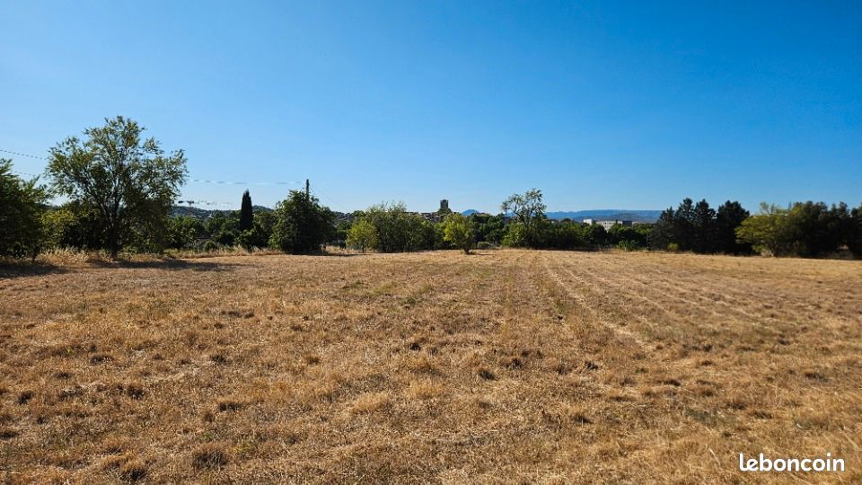 Terrain 334 m² · à Pertuis · 184 900 €