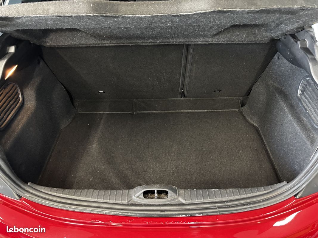 Peugeot 208 1.6 BLUEHDI 100CH STYLE 5P (image 11)