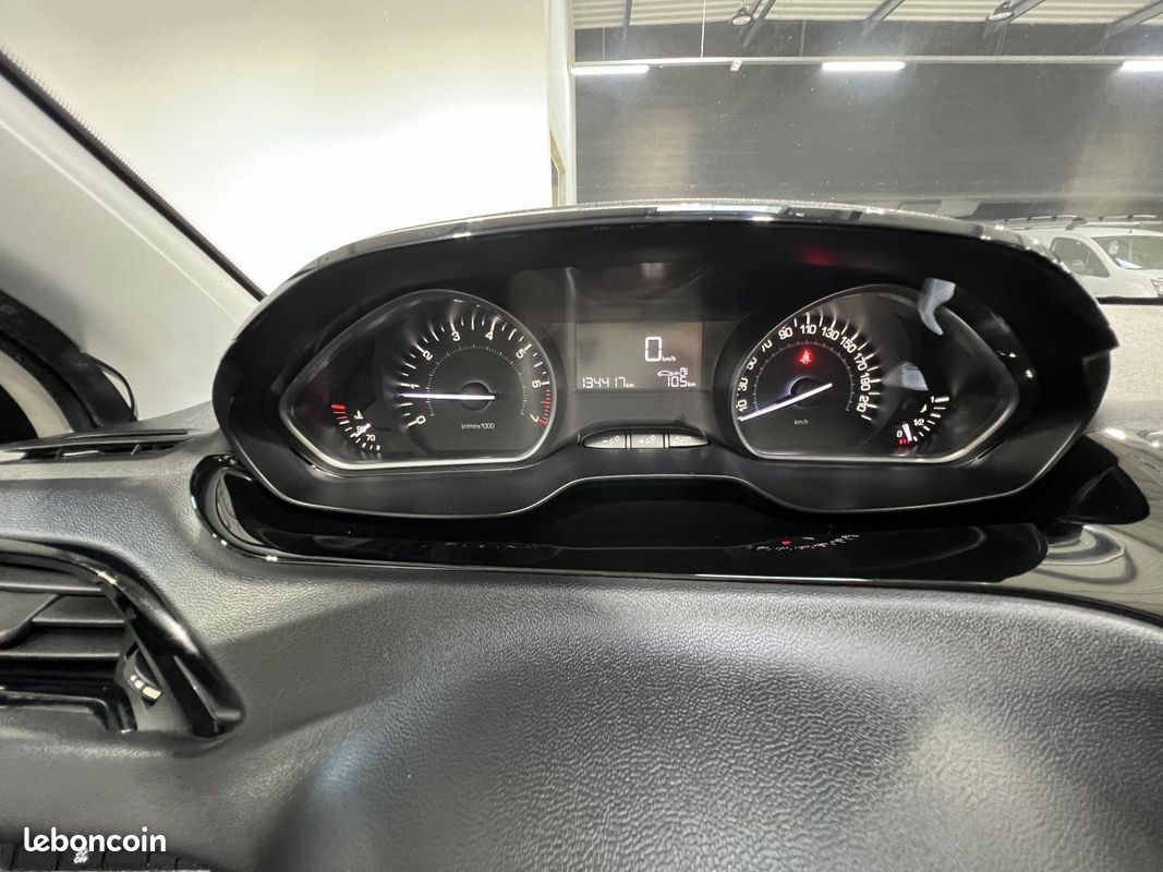 PEUGEOT 208 1.2i PureTech - 68Cv LIKE PHASE 2 CLIM (image 11)