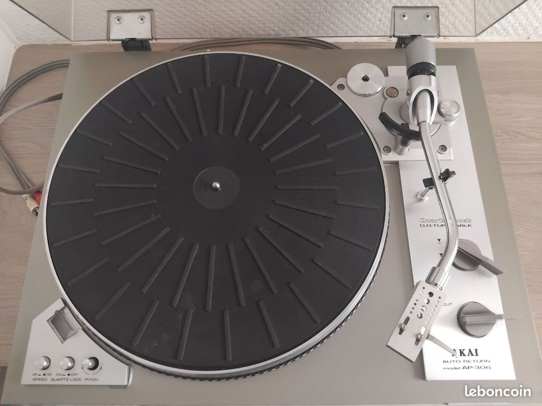 Akai - AP-D210 - Entraînement direct Table tournante