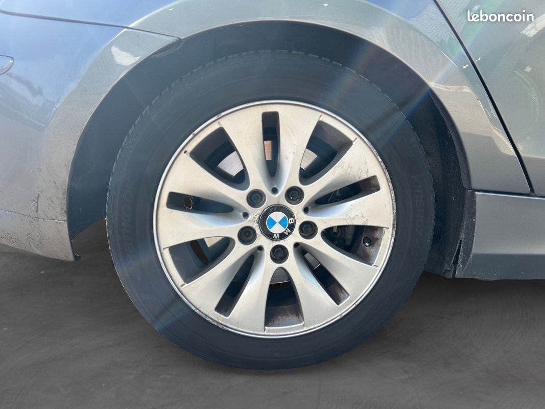 BMW SERIE 118D EDITION BLACK AND WHITE 143Ch Garantie 12 mois (image 18)