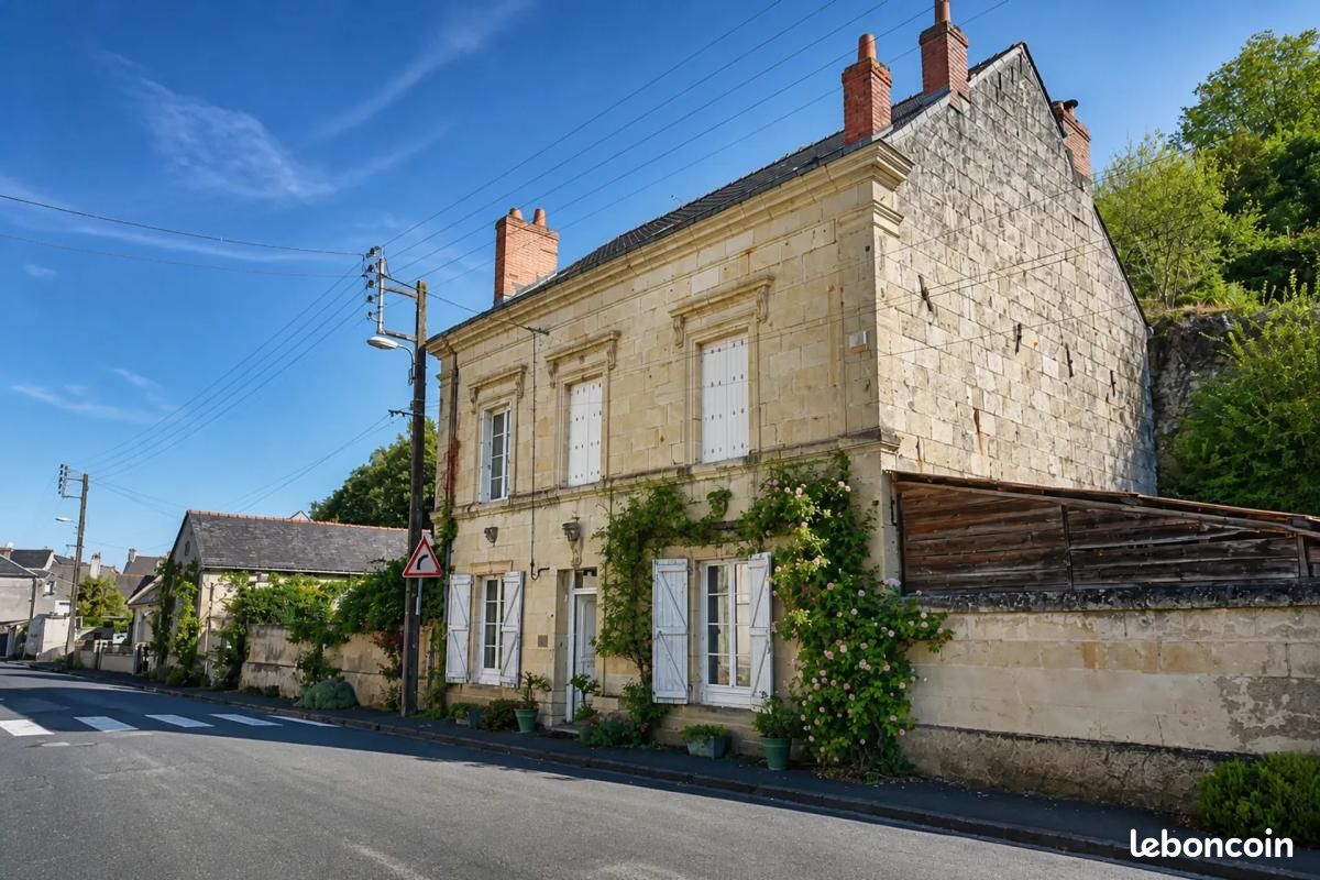 Maison 9 pièces 176 m² · à Fontevraud-l'Abbaye · 176 m² · 199 000 €