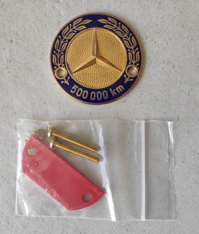 Emblème, mascotte,médaille de voiture, badge de calandre Mercedes-Benz 500  000 km original - Équipement auto
