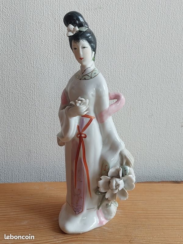 Statuette porcelaine chinoise geisha (image 1)