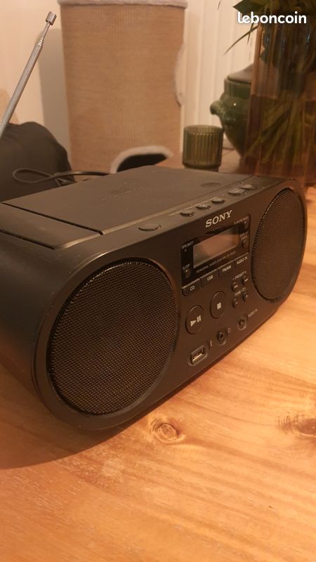 Poste CD tuner AM/FM excellent état de marque Sony Modèle