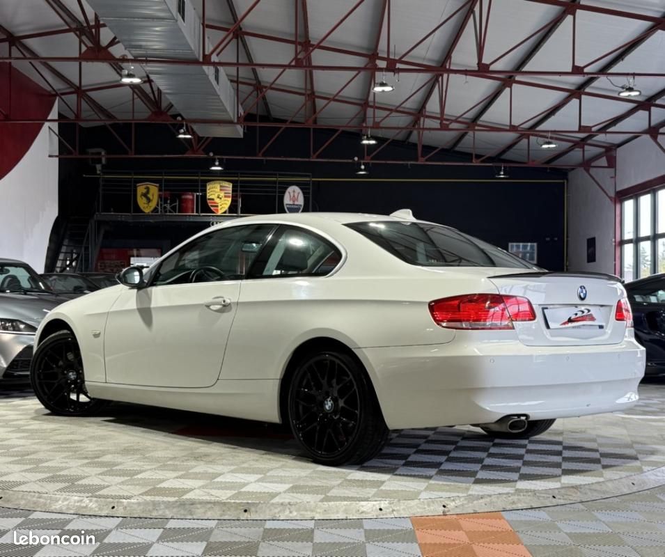 BMW Série 3 Coupé 320d 177ch Luxe BVM6 (E92) (image 4)