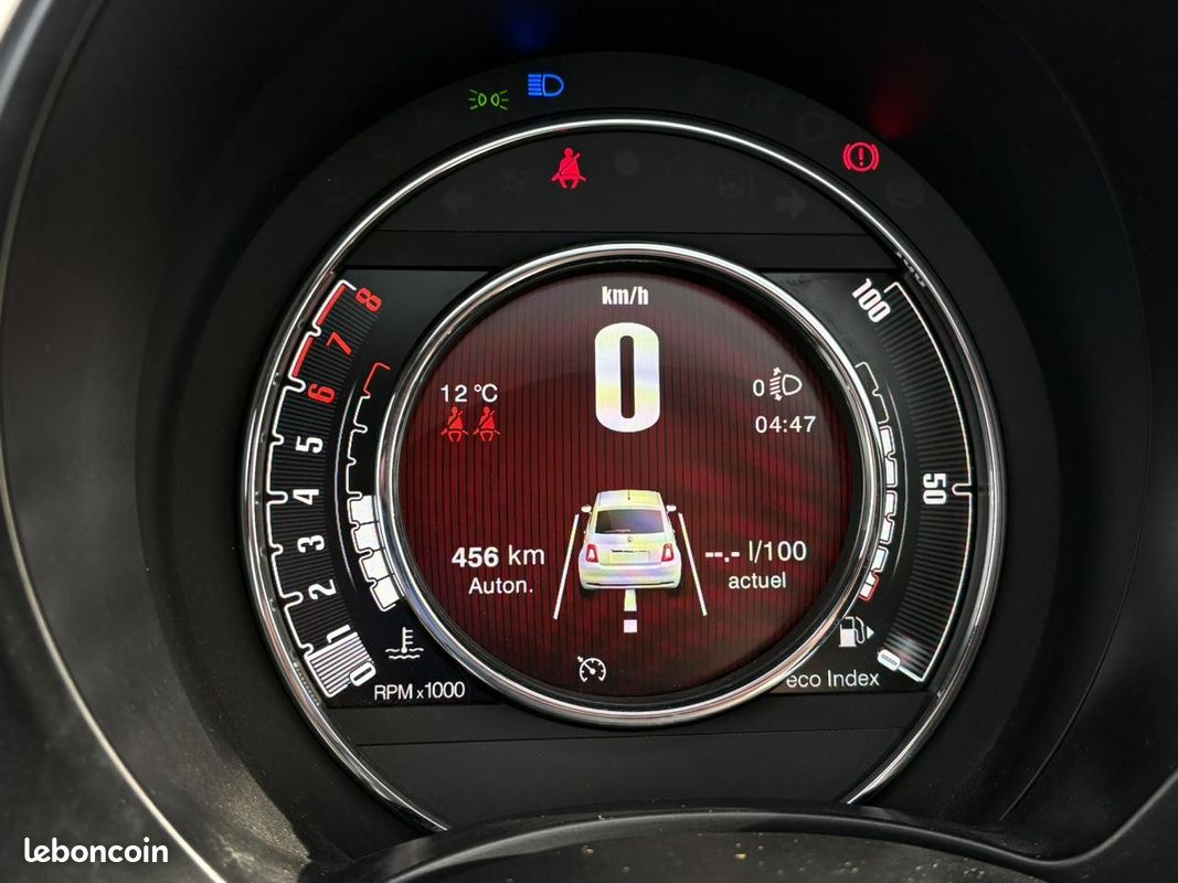 FIAT 500 Hybrid 70 avec Toit pano, Apple Car Play et Jantes alu 15\' (image 9)