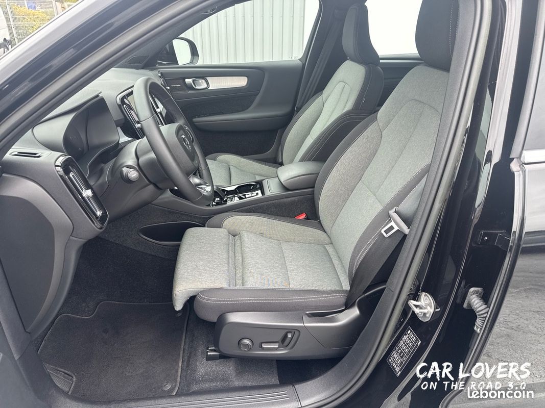 VOLVO XC40 B3 163 ch DCT7 Momentum Business (image 11)