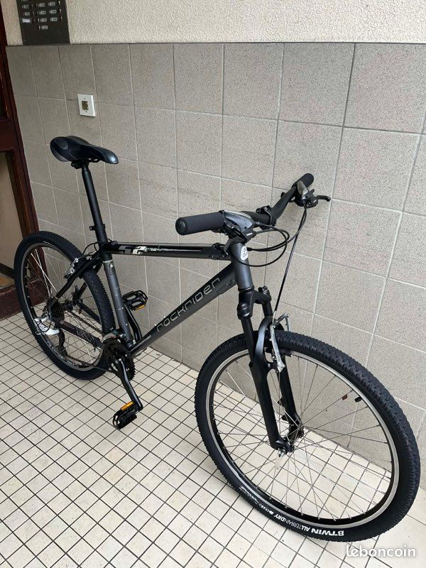 VTT de la marque Rockrider cadre aluminium roues 26 pouces taille M-L (image 3)