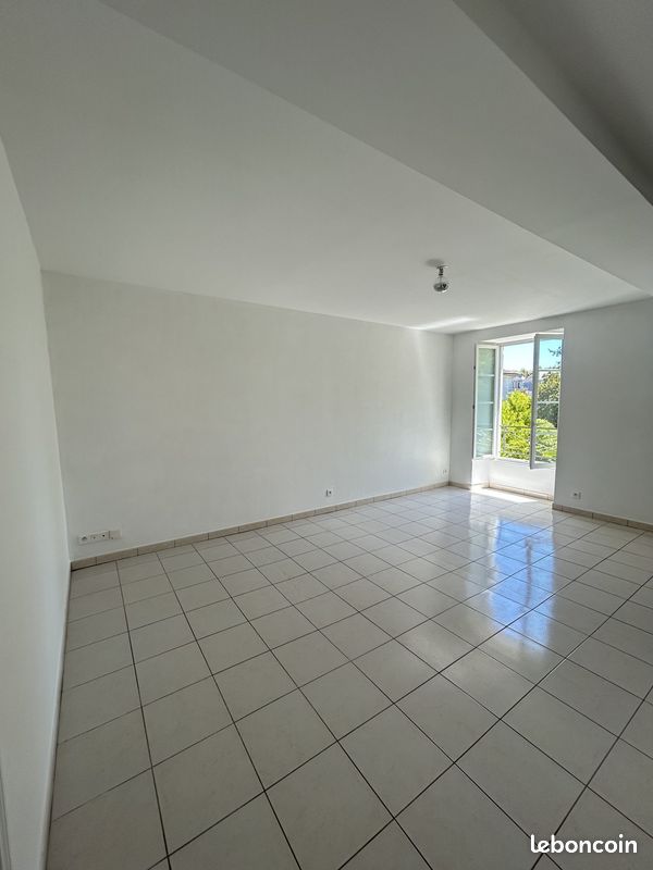 Appartement 2 pièces 43 m² · à Saintes · 43 m² · 544 €