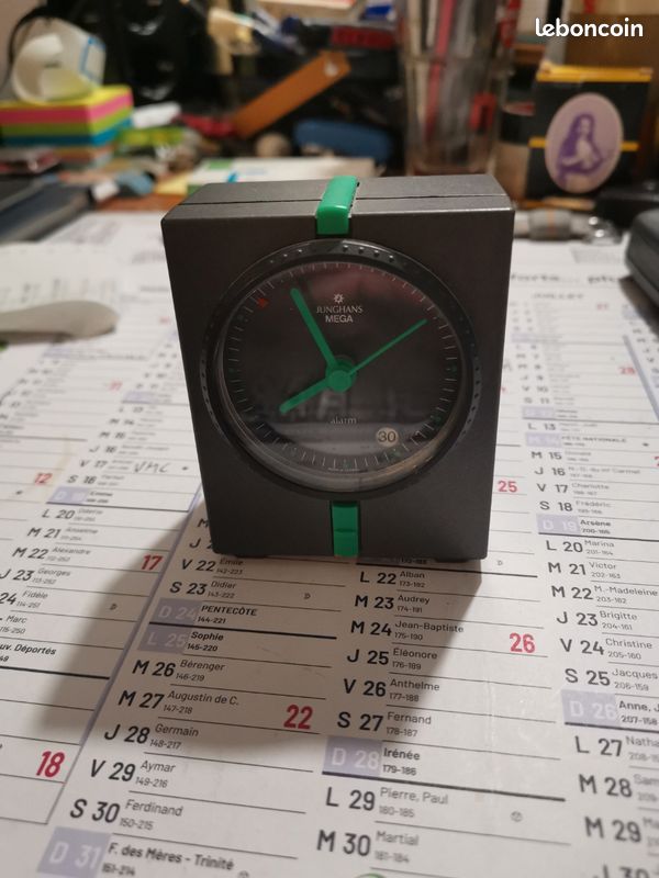 Horloge d'alarme de voyage de Junghans, vers les années 1960 En vente