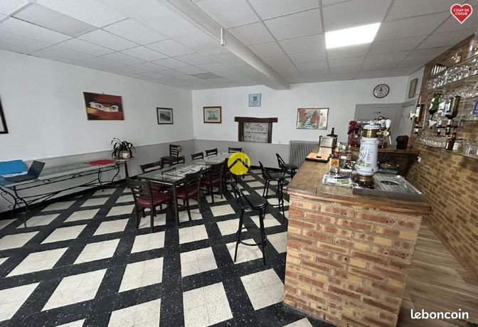 Maison + BAR (licence IV) + Parking