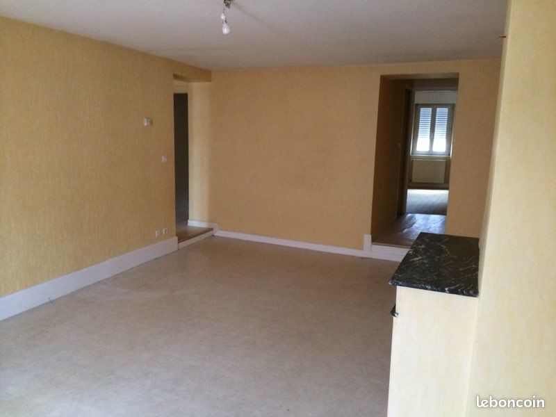 Appartement 4 pièces 82 m² · à Coudes · 82 m² · 590 €