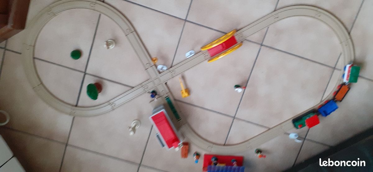 KEENWAY Train Set . Gare + train + figurines + accessoirs (image 5)