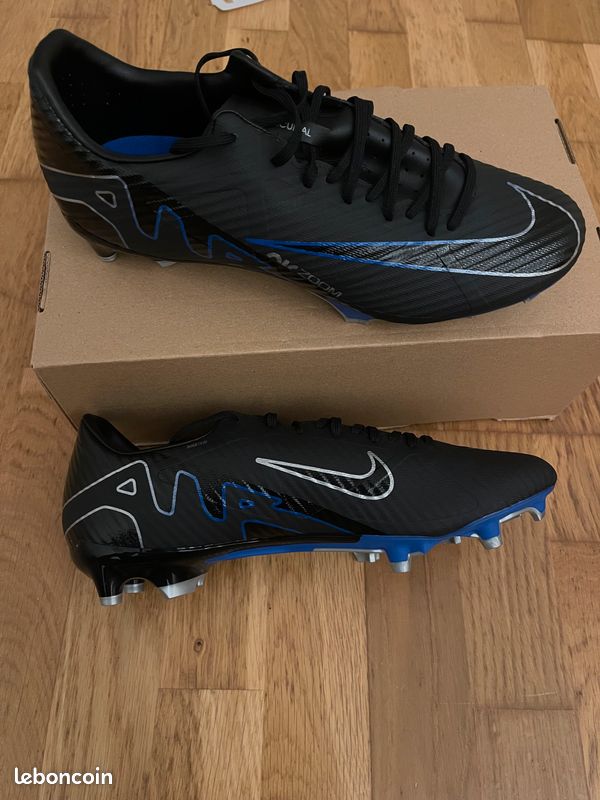 Neuf Crampon nike taille 43 Chaussures - Main Image