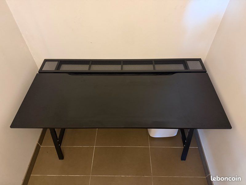 Bureau gaming (image 1)