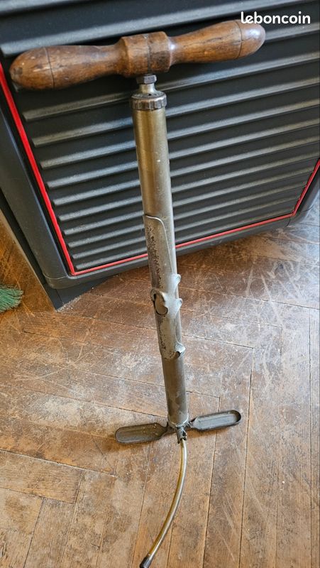 Pompe ancienne en cuivre (image 2)